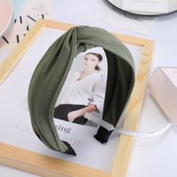 Koreanische Version Des Neuen Produkts Stirnband Einfarbiger Stoff Breites Stirnband Haar Karte Mode Kreuz Geknotete Damen Kopf Bedeckung Haar Bündel C166 main image 14