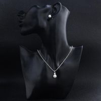 Neuer Exquisiter Perlen Anzug Silber Galvani Sierte O-kette Streifen Perlen Anhänger Tägliche Halskette Ohrring Set main image 1