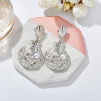 Européen Et Américain Capricieux Populaire En Ligne Influenceur De Mode Perle Shell Boucles D'oreilles Pour Les Femmes Rue Snap Mode Grand Océan Série Alliage Boucles D'oreilles main image 5