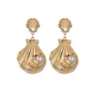 Européen Et Américain Capricieux Populaire En Ligne Influenceur De Mode Perle Shell Boucles D'oreilles Pour Les Femmes Rue Snap Mode Grand Océan Série Alliage Boucles D'oreilles sku image 1