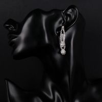 Fabrik Direkt Verkauf Neue Mode Legierung Diamant Ohrringe Europäischen Und Amerikanischen Langen Retro Hohle Perlen Ohrringe Spot main image 3