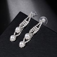 Fabrik Direkt Verkauf Neue Mode Legierung Diamant Ohrringe Europäischen Und Amerikanischen Langen Retro Hohle Perlen Ohrringe Spot main image 5