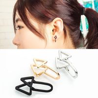 Simple Européen Et Américain Style Triangle Non-percé Oreille Os Clip Simple De Mode En Forme De U Clip Oreille Étrangères Commerce Ornement En Gros Femelle main image 2