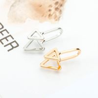 Simple Européen Et Américain Style Triangle Non-percé Oreille Os Clip Simple De Mode En Forme De U Clip Oreille Étrangères Commerce Ornement En Gros Femelle main image 3