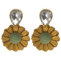 Européen Et Américain Exagéré Main Tissu Fleur Plantes Diamant Boucles D'oreilles À La Mode Chrysanthème Élégant Goutte D'eau De Femmes Tous-match Boucles D'oreilles main image 11