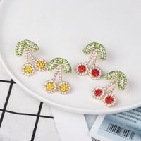 52343 Boucles D'oreilles Européen Et Américain Style Simple Personnalité Série De Fruits À La Main Plein Diamant Cerise Boucles D'oreilles Boucles D'oreilles 2019 Nouveau main image 3