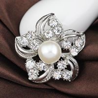 Neue Koreanische Version Der Corsage Mode Legierung Diamant Perlen Blume Kragen Nadel Weibliche Brosche Stift Großhandel Spot main image 3
