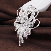Tous-match Mode Écharpe Boucle Coréenne Style Perle Diamant De Mariage Broche De Mariage Strass Corsage Broches Femelle Spot main image 1
