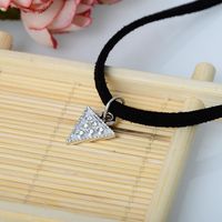 Diamant De La Mode Coréenne Triangle Pendentif Collier 2017  Vente Chaude Sexy Velours Bande Collier En Gros main image 4