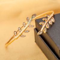 Style Coréen Nouveau Accessoires Froid Style De Mode Diamant-intégré Open Géométrique Bracelet Feuille En Forme De Bracelet De Femmes Bijoux En Gros main image 3