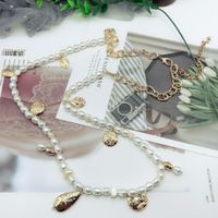 Hersteller Liefern Europäische Und Amerikanische Übertriebene Weiße Unregelmäßige Künstliche Perlenkette Metall Anhänger Dekorative Halskette Pullover Kette sku image 1