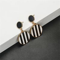 Fashion Dripping Black And White Round Earrings Nhpf148706 main image 5