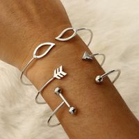 Ornement De Mode Personnalité Triangle Flèche Creux 8-mot Boule Ouverte 3-pièce Bracelet main image 1