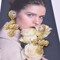 Neues Barockes Mädchen Kristall Kreuz Ohrringe Weibliches Temperament Koreanische Persönlichkeit Perlen Diamant Ohrringe Frauen Großhandel main image 4