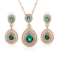 Best-seller En Europe Et En Amérique Nouvelle Goujons Collier Ensemble Combinaison Cristal Boucles D'oreilles Gouttelettes Type Pendentif Ornements Trois-pièce Ensemble main image 3