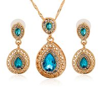 Best-seller En Europe Et En Amérique Nouvelle Goujons Collier Ensemble Combinaison Cristal Boucles D'oreilles Gouttelettes Type Pendentif Ornements Trois-pièce Ensemble main image 9