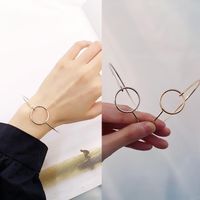 Einfache Mädchen Mode Hohle Runde Geometrische Offene Armband Armband Armband Zwei Yuan Shop Schmuck Versorgung Großhandel main image 1
