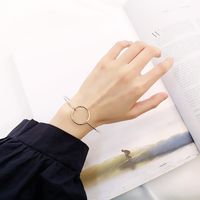 Einfache Mädchen Mode Hohle Runde Geometrische Offene Armband Armband Armband Zwei Yuan Shop Schmuck Versorgung Großhandel main image 3