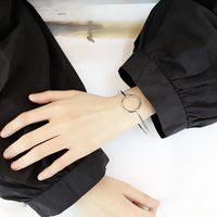 Einfache Mädchen Mode Hohle Runde Geometrische Offene Armband Armband Armband Zwei Yuan Shop Schmuck Versorgung Großhandel main image 4