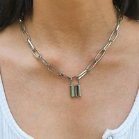 Ornement Europe Et En Amérique Croix Frontière Géométrique Personnalité Punk Chandail Chaîne Femmes De Simple Serrure En Forme De Collier Collier main image 3