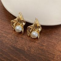 Vintage Metal Pleated Leaves With Pearl Ring Nhyq153516 main image 4