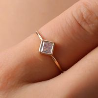 Européen Et Américain De Nouvelles Femmes Simples Géométrique Zircon Bague Élégante Bague En Diamant Carré Personnalité Unique Anneau Croix-frontière Vente Chaude Accessoires main image 1