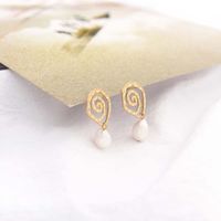 Korean Fashion Simple Pearl Earrings Retro Handmade Alloy Shell Earrings Geometric Irregular Earrings main image 3