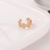 U-shaped Small Daisy Flower Curved Metal Environmental Protection Pierced Earrings main image 4