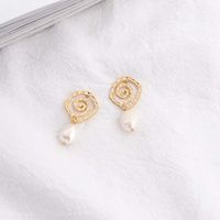 Korean Fashion Simple Pearl Earrings Retro Handmade Alloy Shell Earrings Geometric Irregular Earrings sku image 1
