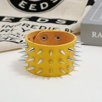 Ventes Directes D'usine Exagérée Hommes En Cuir De Bracelet Européen Et Américain Punk Non-mainstream Trois-rangée De Sharp Cone Rivet Bracelet Bijoux main image 4