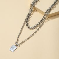 Collier De Mode Multicouche Avec Pendentif Lettre Romaine Rétro main image 2