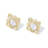 French Palace Retro Style Diamond Pearl Simple And Versatile Earrings Wholesale main image 6