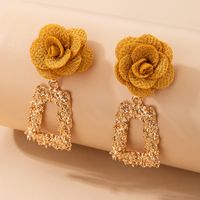 Retro Three-dimensional Flower Embossed Flower Square Earrings main image 4