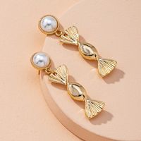 Korean Cute Inlaid Pearl Candy Playful Sweet Beauty Alloy Earrings Wholesale main image 4