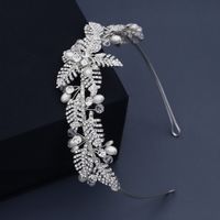 Fashion  Alloy Leaf Diamond  Handmade Pearl Head Flower Simple Wedding Headband main image 1