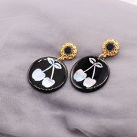 Black Round Resin Sheet Discoloration Pattern Silver Needle Earrings main image 4