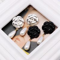 Boucles D&#39;oreilles Aiguilles En Argent 925 Fleur Rose Blanche Noire main image 3