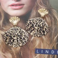 Exaggerated Leopard Print Shell-shaped Earrings main image 3