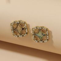 Boucles D&#39;oreilles En Diamant Géométrique Creux Rétro En Métal De Mode Simple main image 4
