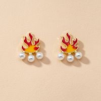 Fire-shaped Pearl Earrings main image 3