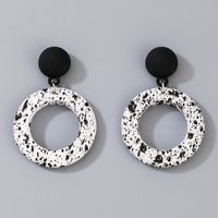 Nouvelle Tendance De La Mode Boucles D&#39;oreilles Courtes Rondes Noires Blanches main image 1