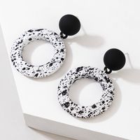 Nouvelle Tendance De La Mode Boucles D&#39;oreilles Courtes Rondes Noires Blanches main image 4