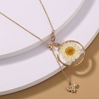 Korean Fashion Chrysanthemum Little Bee Pendant Single Layer Necklace main image 1