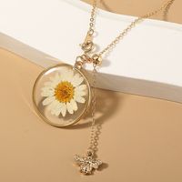 Korean Fashion Chrysanthemum Little Bee Pendant Single Layer Necklace main image 4