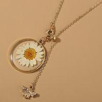 Korean Fashion Chrysanthemum Little Bee Pendant Single Layer Necklace main image 6