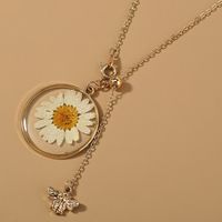 Korean Fashion Chrysanthemum Little Bee Pendant Single Layer Necklace sku image 2