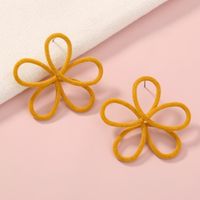 Boucles D&#39;oreilles Mignonnes Fleur Simple En Peluche main image 1