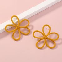 Boucles D&#39;oreilles Mignonnes Fleur Simple En Peluche main image 5