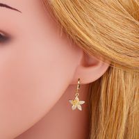 Diamond-studded Flower Earrings main image 6