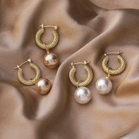 Fashion Retro Metal Pearl Earrings main image 4